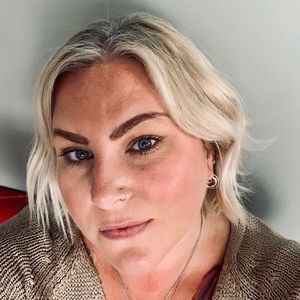 Meet your Posher, Dana